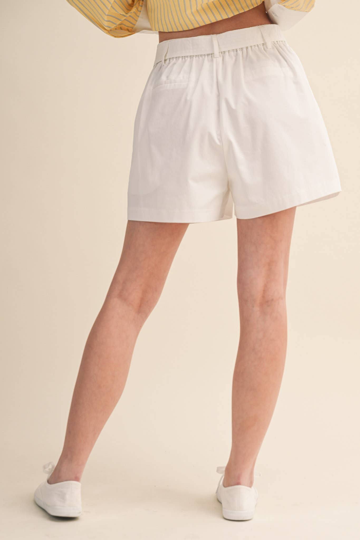 ROPE TRIM BELT PLEATED SHORTS