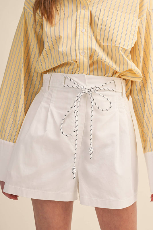 ROPE TRIM BELT PLEATED SHORTS