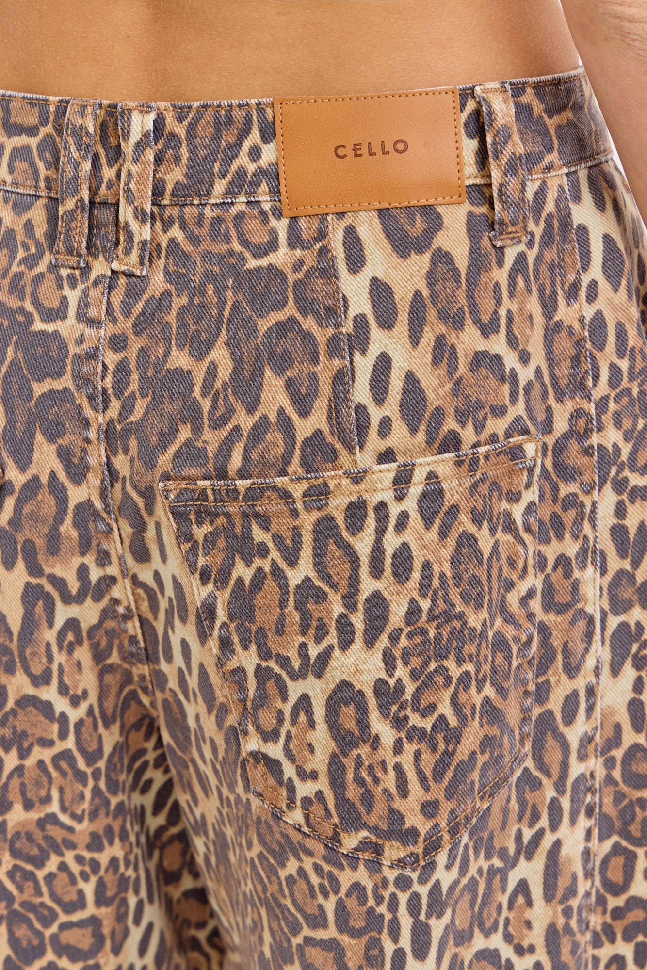 Leopard jean