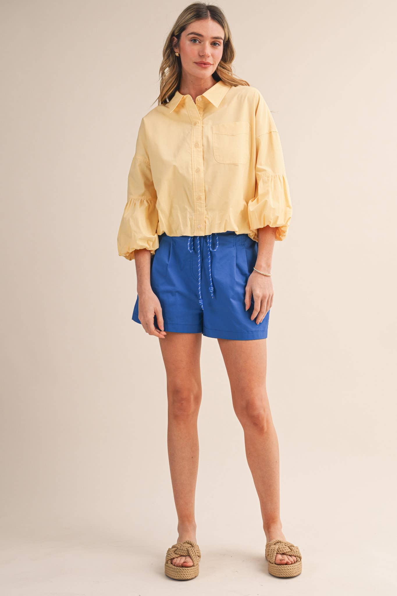 ROPE TRIM BELT PLEATED SHORTS