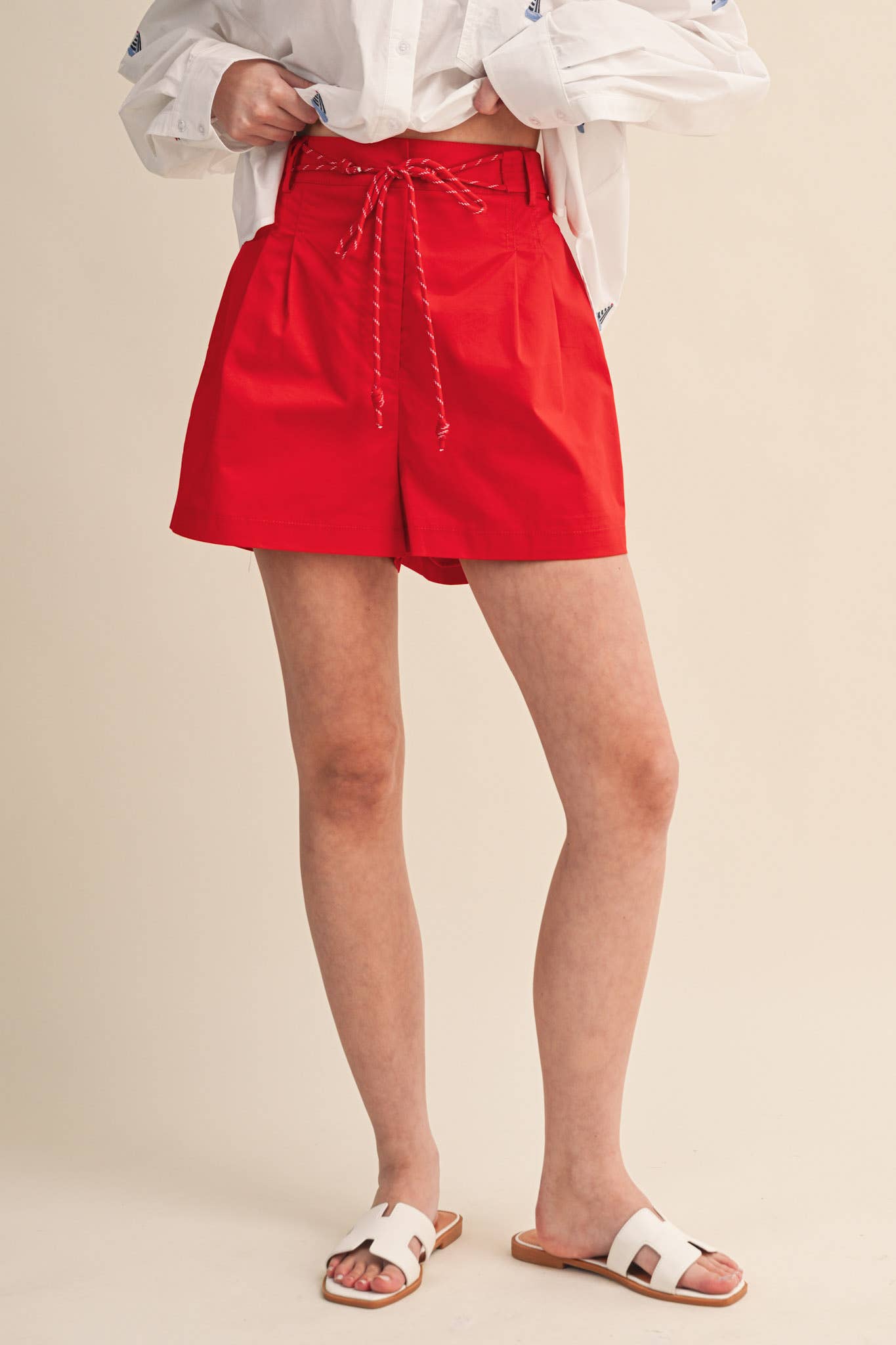 ROPE TRIM BELT PLEATED SHORTS